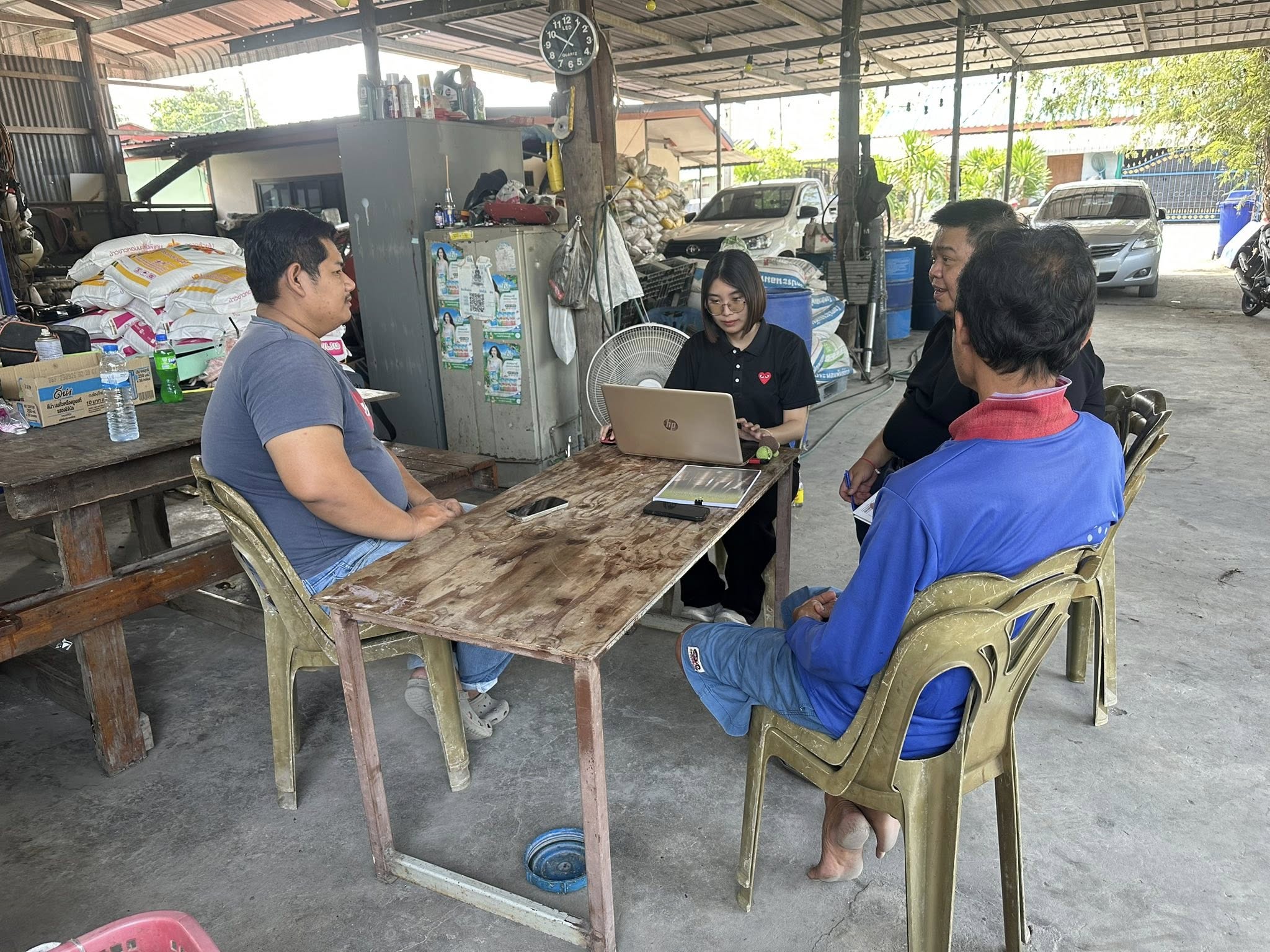 พช.บางบ่อ ติดตามการดำเนินงานโครงการแก้ไขปัญหาความยากจน (กข.คจ.) ตำบลคลองสวน