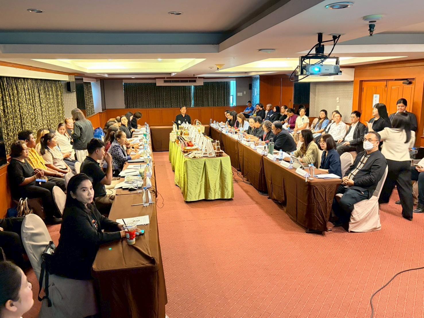 พช.บางบ่อ เข้าร่วมประชุมคณะกรรมการเครือข่ายองค์ความรู้ (Knowledge - Based OTOP : KBO) จังหวัดสมุทรปราการ เพื่อคัดเลือกผลิตภัณฑ์ OTOP ที่มีความโดดเด่น มีนวัตกรรม เข้าร่วมกิจกรรมประกวดและเผยแพร่ผลการดำเนินงานโครงการ KBO