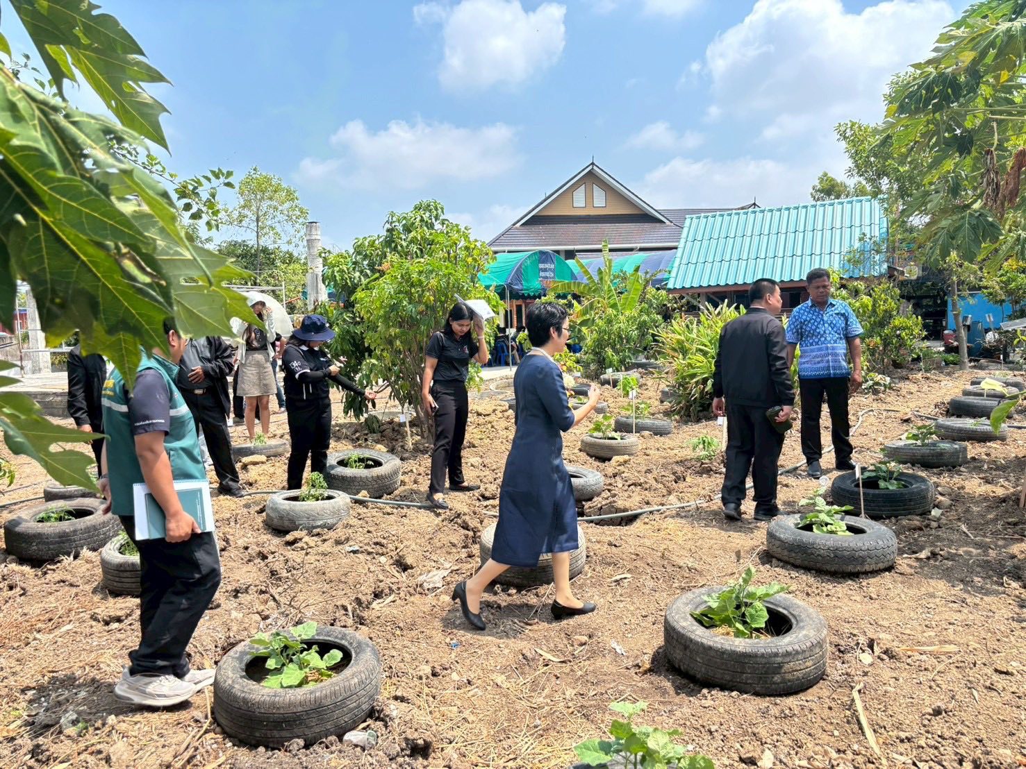 พช.บางบ่อ ร่วมต้อนรับการตรวจประเมินผลงานตามโครงการ 1 จังหวัด 1 ศูนย์การเรียนรู้ โครงการอันเนื่องมาจากพระราชดำริต้นแบบ ประจำปีงบประมาณ พ.ศ. 2569